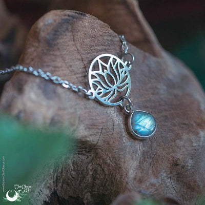 Collier Lotus Labradorite. Acier inoxydable et Argent 925 - Illustrations & Bijoux fantaisie ClairObscur Art