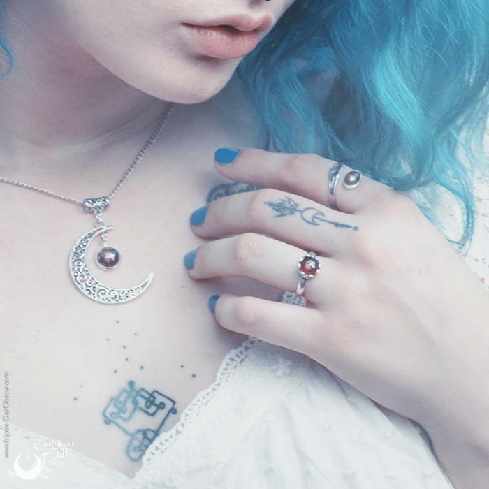 Collier "Luna" Calcédoine aqua, taille de la chaine au choix - Illustrations & Bijoux fantaisie ClairObscur Art