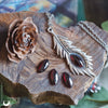 Collier "Plume" Grenat - Illustrations & Bijoux fantaisie ClairObscur Art