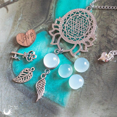 Collier "Sri Yantra Lotus" Calcédoine aqua - Illustrations & Bijoux fantaisie ClairObscur Art
