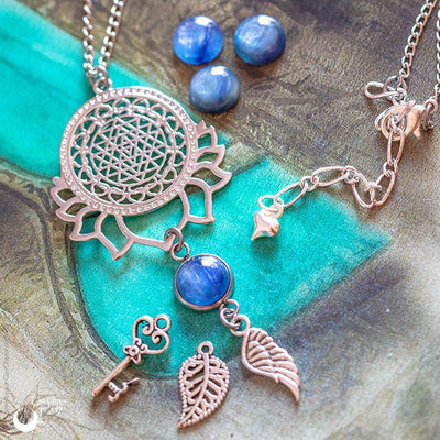 Collier "Sri Yantra Lotus" Cyanite personnalisable - Illustrations & Bijoux fantaisie ClairObscur Art