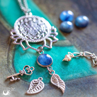 Collier "Sri Yantra Lotus" Cyanite personnalisable - Illustrations & Bijoux fantaisie ClairObscur Art