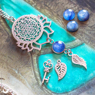 Collier "Sri Yantra Lotus" Cyanite personnalisable - Illustrations & Bijoux fantaisie ClairObscur Art