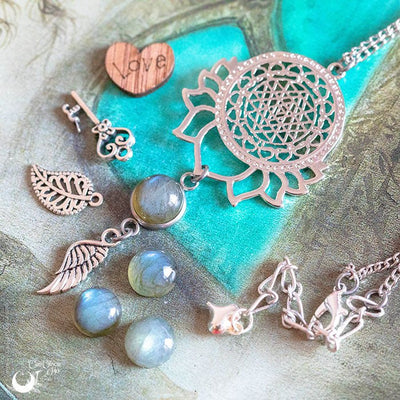 Collier "Sri Yantra Lotus" Labradorite personnalisable - Illustrations & Bijoux fantaisie ClairObscur Art