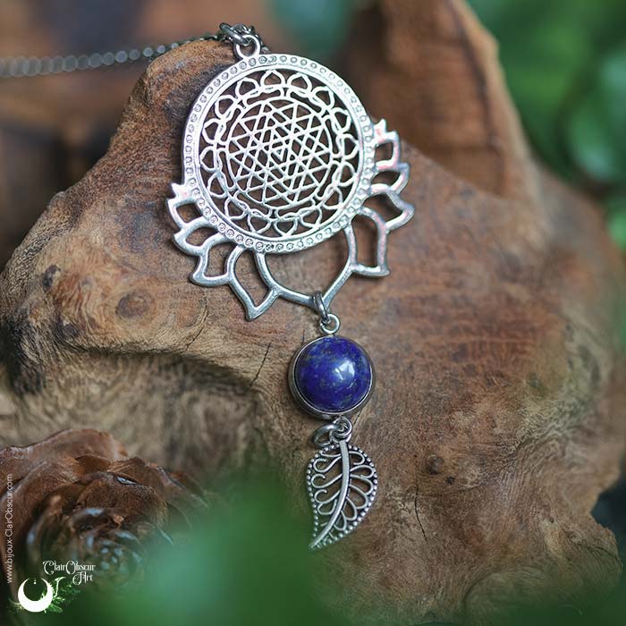Collier "Sri Yantra Lotus" Lapis Lazuli personnalisable - Illustrations & Bijoux fantaisie ClairObscur Art