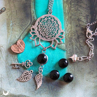Collier "Sri Yantra Lotus" Onyx personnalisable - Illustrations & Bijoux fantaisie ClairObscur Art